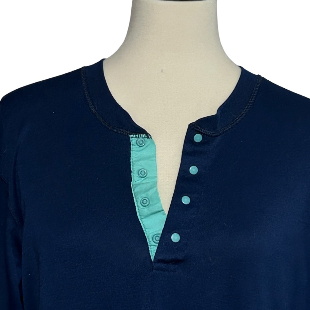 Patagonia Base Layer Navy Blue w/ Light Blue V Neck Snaps & Lining